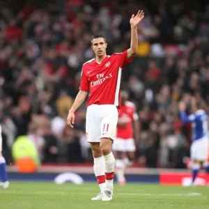 Robin van Persie (Arsenal) waves to the crowd