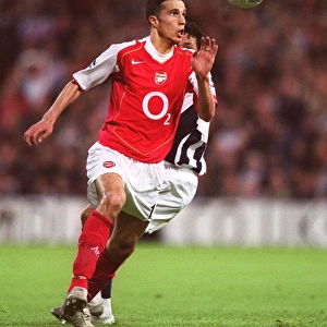 Robin van Persie: Arsenal's Unforgettable Striker - A Legendary Player