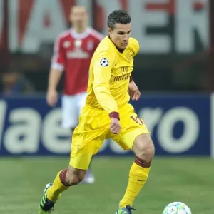 Robin van Persie Battles Uneven Turf in AC Milan vs. Arsenal UEFA Champions League Clash Robin van Persie Battles Uneven Turf in AC Milan vs. Arsenal UEFA Champions League Clash