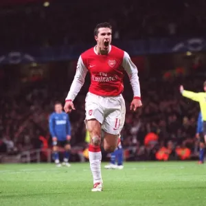 Robin van Persie celebrates Arsenals 1st goal