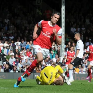 Robin van Persie celebrates scoring the 1st Arsenal goal. Fulham 2: 2 Arsenal