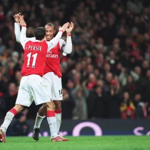 Robin van Persie celebrates scoring his 1st goal Arsenals 3rd from the penalty spot with Thierry Henry. Arsenal 4: 0 Charlton Athletic. FA Premiership. Emirates Stadium, London, 2 / 1 / 07. Credit: Arsenal Football Club /