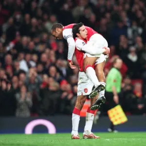 Robin van Persie celebrates scoring his 1st goal Arsenals 3rd from the penalty spot with Thierry Henry. Arsenal 4: 0 Charlton Athletic. FA Premiership. Emirates Stadium, London, 2 / 1 / 07. Credit: Arsenal Football Club /