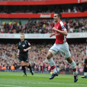 Robin van Persie celebrates scoring the 2nd Arsenal goal. Arsenal 4: 0 Fulham