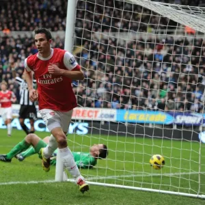 Robin van Persie celebrates scoring the 4th Arsenal goal. Newcastle United 4: 4 Arsenal