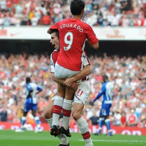Robin van Persie and Eduardo celebrate the 3rd Arsenal