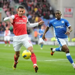 Robin van Persie Faces Off Against Maynor Figueroa: Wigan Athletic vs Arsenal, Premier League 2011-12