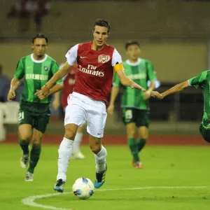 Robin van Persie Goes Head-to-Head with Hangzhou Greentown in Pre-Season Clash Robin van Persie Goes Head-to-Head with Hangzhou Greentown in Pre-Season Clash