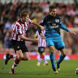 Robin van Persie Outsmarts Michael Turner: FA Cup Battle between Arsenal and Sunderland, 2012