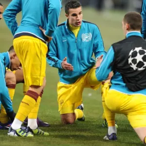 Robin van Persie Rallies Arsenal Team Before AC Milan Showdown, UEFA Champions League 2011-12 Robin van Persie Rallies Arsenal Team Before AC Milan Showdown, UEFA Champions League 2011-12