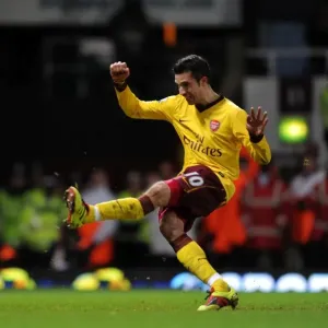 Robin van Persie scores his 2nd goal Arsenals 3rd from the penalty spot