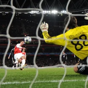 Robin van Persie scores Arsenals 1st goal from the penalty spot. Arsenal 3 Robin van Persie scores Arsenals 1st goal from the penalty spot. Arsenal 3