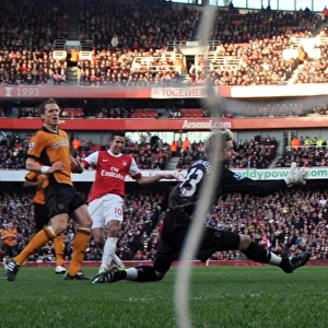 Robin van Persie scores his and Arsenals 2nd goal past Wayne Hennessey (Wolves)