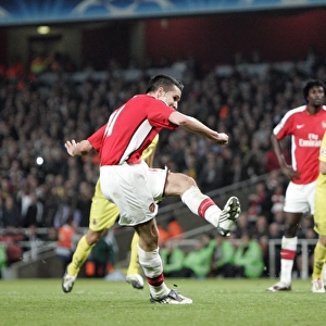 Robin van Persie scores Arsenals 3rd goal from the penalty spot