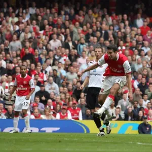 Print of Robin van Persie scoring Arsenal's third goal in a 3-2 match Print of Robin van Persie scoring Arsenal's third goal in a 3-2 match
