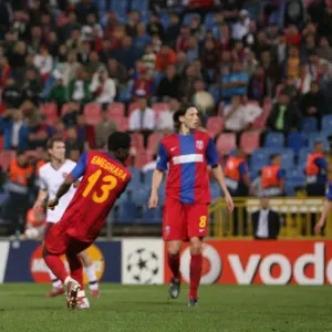 Robin van Persie scores Arsenals goal past Ifeanyi Emeghara (Steaua) Robin van Persie scores Arsenals goal past Ifeanyi Emeghara (Steaua)