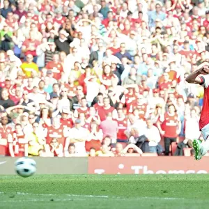 Robin van Persie scores Arsenals goal from the penalty spot. Arsenal 1: 1 Liverpool
