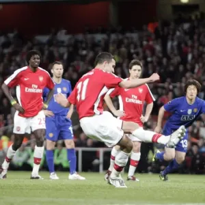 Robin van Persie scores Arsenals goal from the penalty spot Robin van Persie scores Arsenals goal from the penalty spot