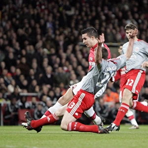 Robin van Persie scores Arsenals goal under pressure