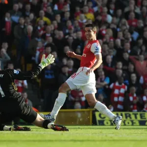 Robin van Persie Scores Arsenal's Second Goal Against Norwich City (Premier League 2011-12)