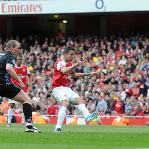 Robin van Persie Scores Dramatic Winner Against Aston Villa, Arsenal 1-2 Robin van Persie Scores Dramatic Winner Against Aston Villa, Arsenal 1-2