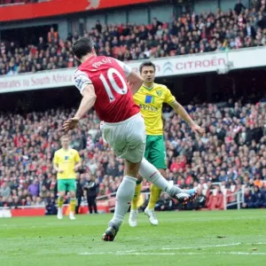 Robin van Persie Scores First Arsenal Goal Against Norwich City (May 2012)