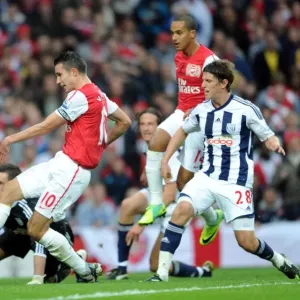 Robin van Persie Scores First Goal under Pressure: Arsenal Crushes West Bromwich Albion 3-0 in Premier League