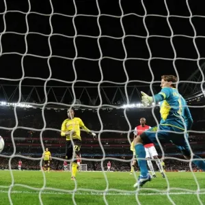 Robin van Persie Scores Past Roman Weidenfeller: Arsenal vs Borussia Dortmund, UEFA Champions League, 2011