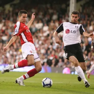 Robin van Persie Scores Stunner Past Schwarzer: Arsenal Leads Fulham 1-0 Robin van Persie Scores Stunner Past Schwarzer: Arsenal Leads Fulham 1-0