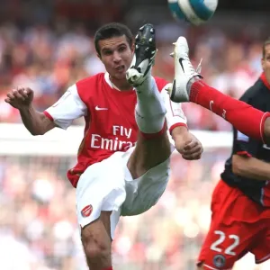 Robin van Persie Scores the Winner: Arsenal 2-1 Paris Saint-Germain, Emirates Cup 2007 Robin van Persie Scores the Winner: Arsenal 2-1 Paris Saint-Germain, Emirates Cup 2007