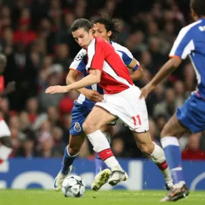 Robin van Persie shoots past Porto goalkeeper Helton