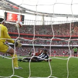 Robin van Persie shoots past Shay Given to score the 2nd Arsenal goal Robin van Persie shoots past Shay Given to score the 2nd Arsenal goal