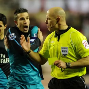 Robin van Persie vs. Howard Webb: A Pivotal Moment in the Sunderland vs. Arsenal FA Cup Clash, 2012