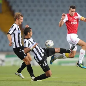 Robin van Persie vs Medhi Benatia: Clash in the UEFA Champions League Play-Offs (Udinese v Arsenal 2011-12) Robin van Persie vs Medhi Benatia: Clash in the UEFA Champions League Play-Offs (Udinese v Arsenal 2011-12)