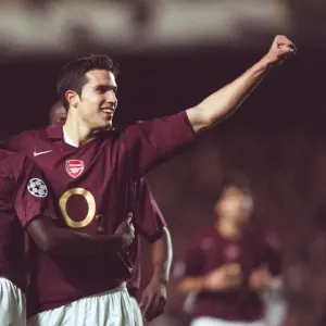 Robin van Persie's Brace: Arsenal's Dominance over Sparta Prague in Champions League Group B (3-0) Robin van Persie's Brace: Arsenal's Dominance over Sparta Prague in Champions League Group B (3-0)