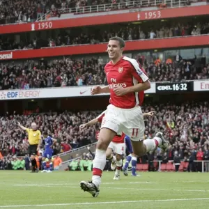 Robin van Persie's Brace: Arsenal's Triumph over Everton (3-1) in the Premier League