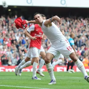Robin van Persie's Brace: Arsenal's Victory Moment vs. Sunderland (2011-12)