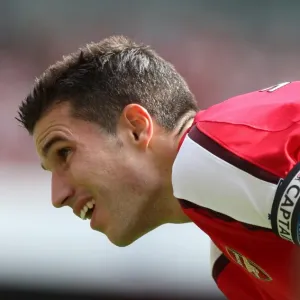 Robin van Persie's Brilliant Performance: Arsenal's 4-1 Victory Over Portsmouth in the Premier League