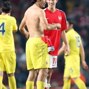 Robin van Persie's Chat with Robert Pires: Arsenal's 3-0 Victory over Villarreal in the UEFA Champions League Quarterfinals (2009)