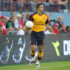 Robin van Persie's Debut: Arsenal Crushes FC Twente 2-0 in Champions League Qualifier Robin van Persie's Debut: Arsenal Crushes FC Twente 2-0 in Champions League Qualifier