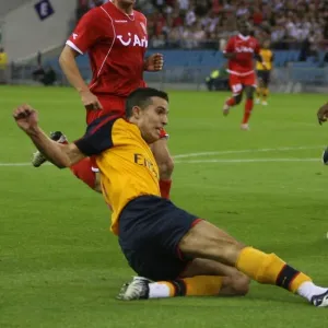 Robin van Persie's Debut: Arsenal's 2-0 Victory Over FC Twente in Champions League Qualifier Robin van Persie's Debut: Arsenal's 2-0 Victory Over FC Twente in Champions League Qualifier
