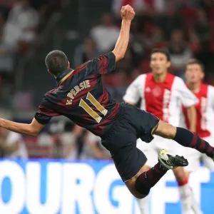 Robin van Persie's Debut Goal: Arsenal's Historic 1-0 Win Over Ajax, Amsterdam (2007) Robin van Persie's Debut Goal: Arsenal's Historic 1-0 Win Over Ajax, Amsterdam (2007)
