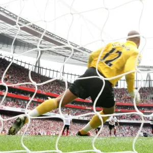 Robin van Persie's Debut Penalty: Arsenal Leads 1-0 vs. Fulham (2007)