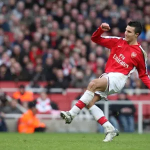 Robin van Persie's Determined Stance at Emirates Stadium: Arsenal vs. Fulham, Barclays Premier League, 28/2/09 Robin van Persie's Determined Stance at Emirates Stadium: Arsenal vs. Fulham, Barclays Premier League, 28/2/09