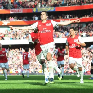 Robin van Persie's Double: Thrilling Arsenal Victory Over Tottenham in the Premier League, 2012
