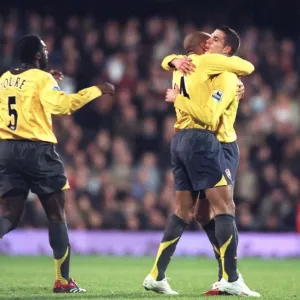 Robin van Persie's Epic Free-Kick: Arsenal's Thrilling Comeback Against Fulham (2:1), 2006