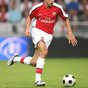 Robin van Persie's Game-Winning Performance: Thrilling 3-2 Arsenal Victory over Ajax, Amsterdam Tournament 2008