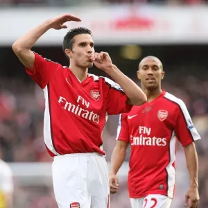 Robin van Persie's Hat-Trick: Arsenal's Dominant 3-0 Win Over Tottenham Hotspur in the Premier League, 2009