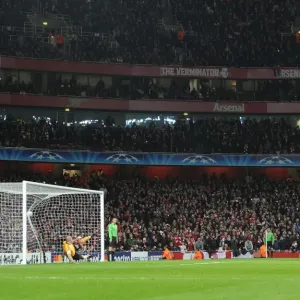 Robin van Persie's Penalty: Arsenal's 3-0 Victory over AC Milan in Champions League Robin van Persie's Penalty: Arsenal's 3-0 Victory over AC Milan in Champions League