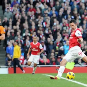 Robin van Persie's Pressured Strike: Arsenal Takes a 2-0 Lead over Wolverhampton Wanderers